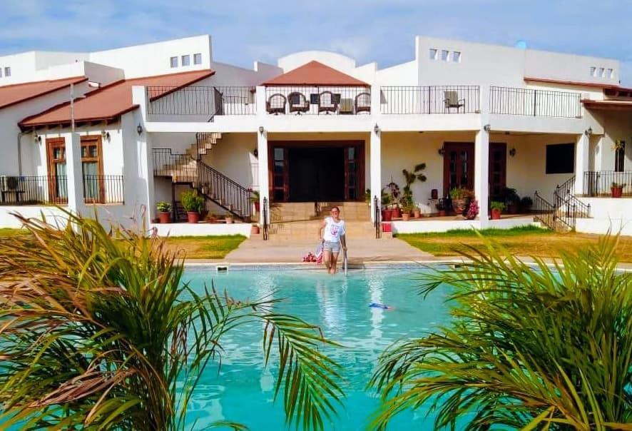 Villa Corsua 瓜达鲁佩镇 外观 照片