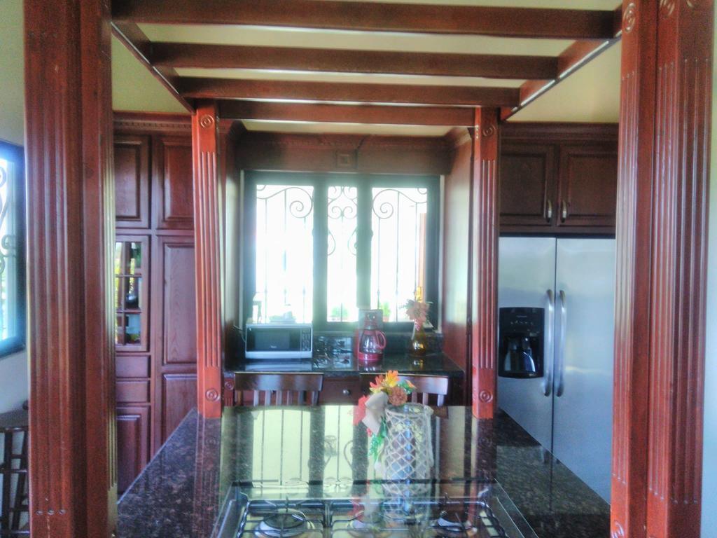 Villa Corsua 瓜达鲁佩镇 外观 照片