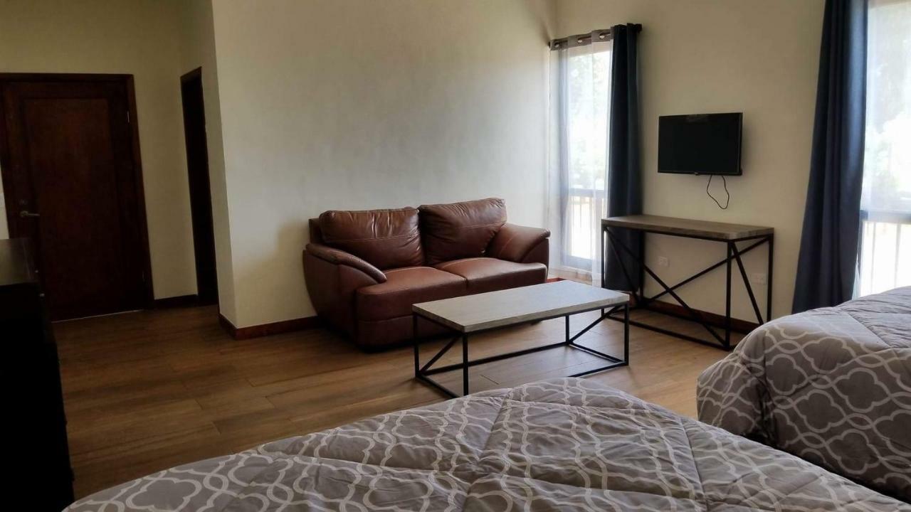 Villa Corsua 瓜达鲁佩镇 外观 照片